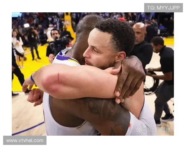 湖人逆转取胜詹姆斯砍下三双率队终结勇士五连胜掀起全场欢呼