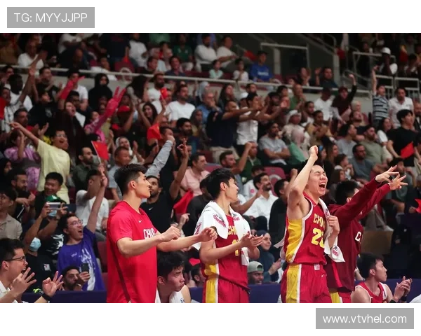 中国男篮逆袭韩国队闯入亚洲杯四强，拼搏精神赢得全场掌声