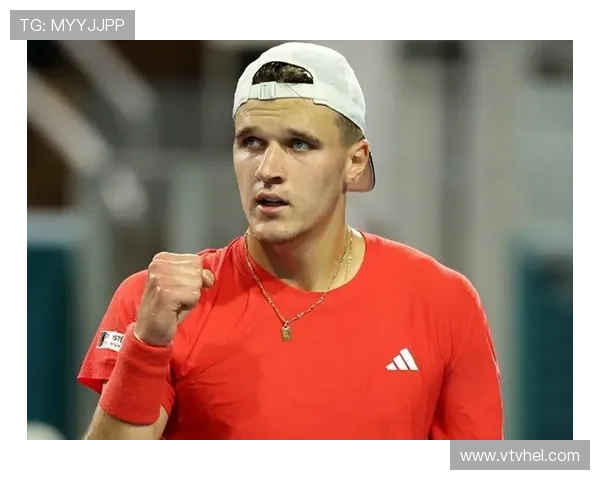 网球新星横空出世 打破记录赢得首个大满贯冠军引发全球关注